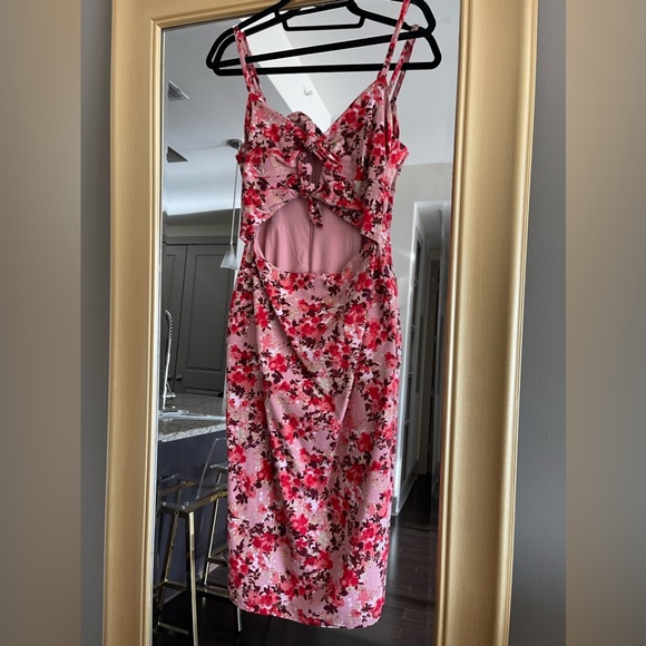 WAYF Victoria Floral Print Tie-Front Cutout Midi Dress Pink - Picture 2 of 8